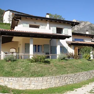 Ferienhaus 56 Blu Yellow And Red View Garden Private Parking By Garda Domus Mea, Tremosine